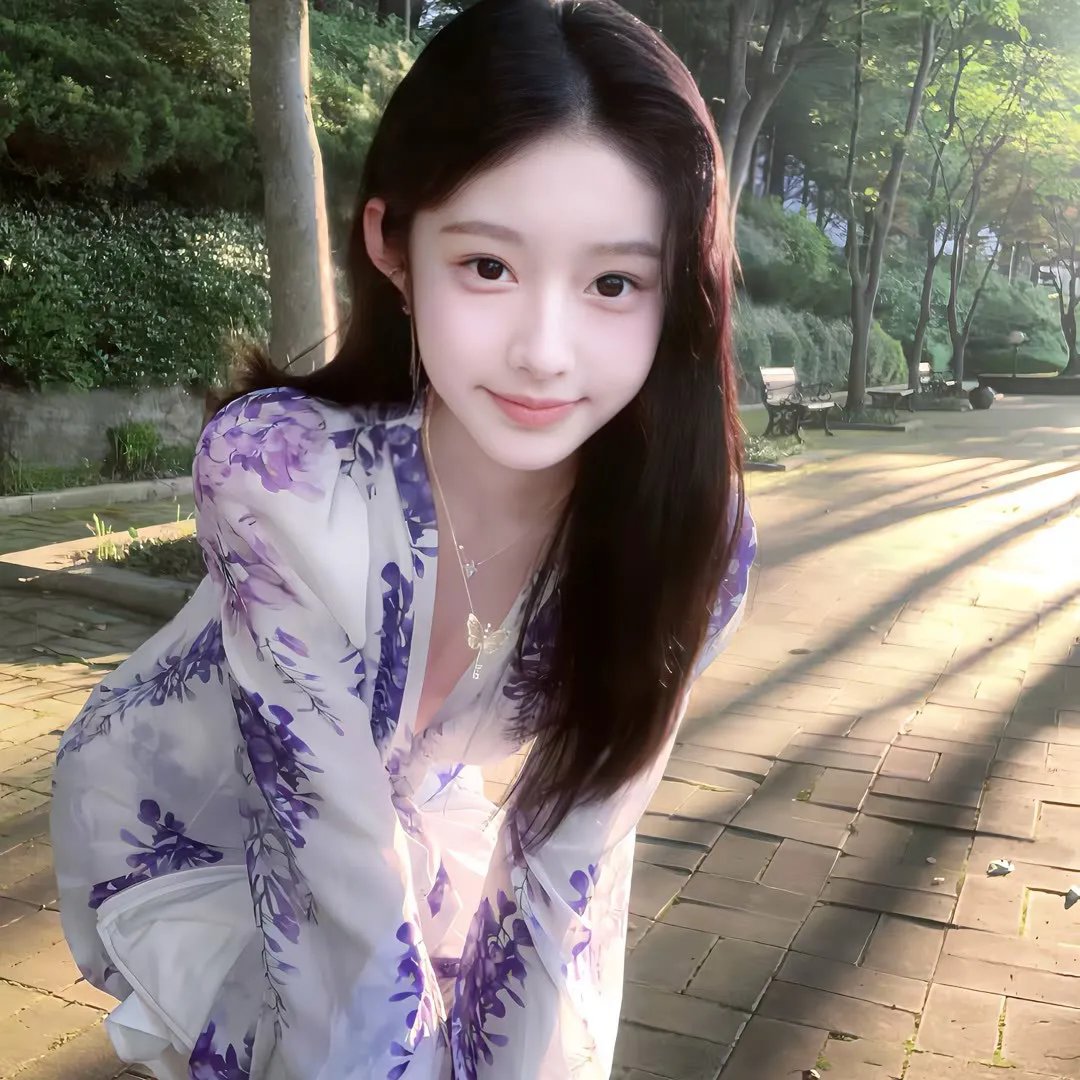 戴金色面具的男子